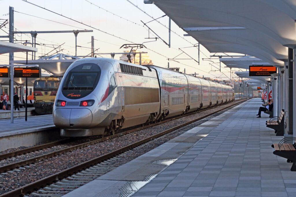 Ein Al-Boraq-Hochgeschwindigkeitszug am Bahnhof Tanger-Ville
