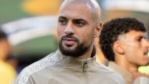 Sofyan Amrabat im Marokko-Trikot beim Aufwärmen vor einem Länderspiel