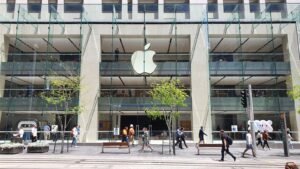 Apple Store Filiale mit Apple-Logo an der Fassade (Symbolbild)