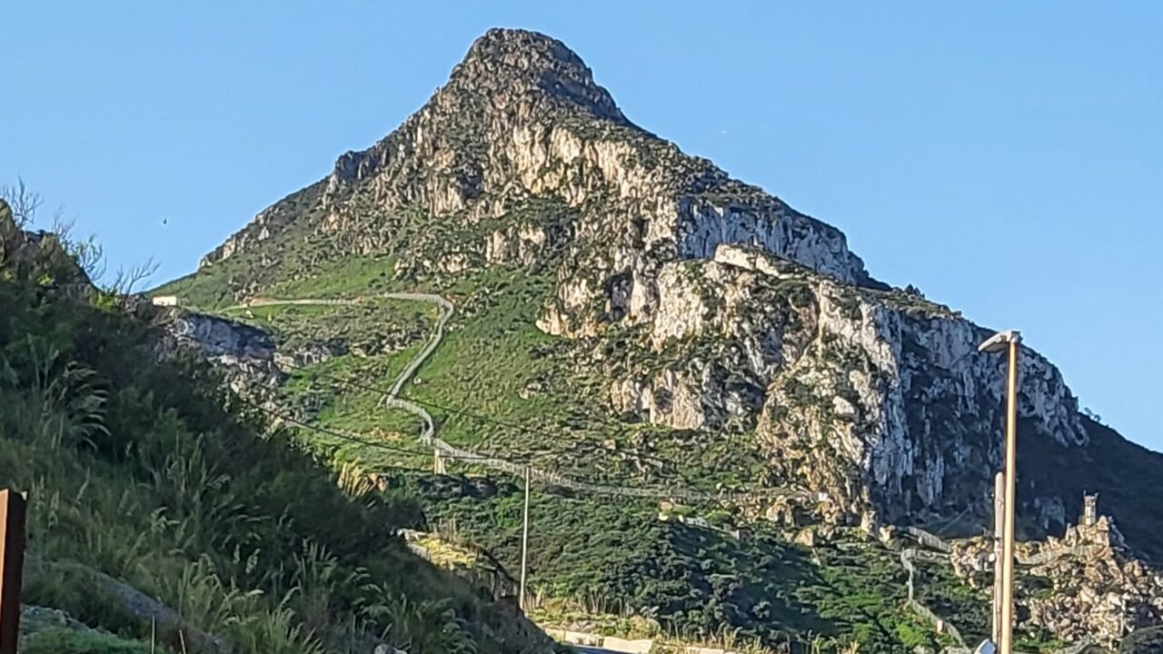 Grenzzaun zwischen Marokko und der spanischen Enklave Ceuta