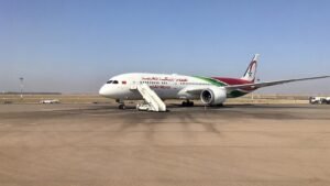 Flugzeug von Royal Air Maroc auf dem Rollfeld des Flughafens Mohammed V. in Casablanca
