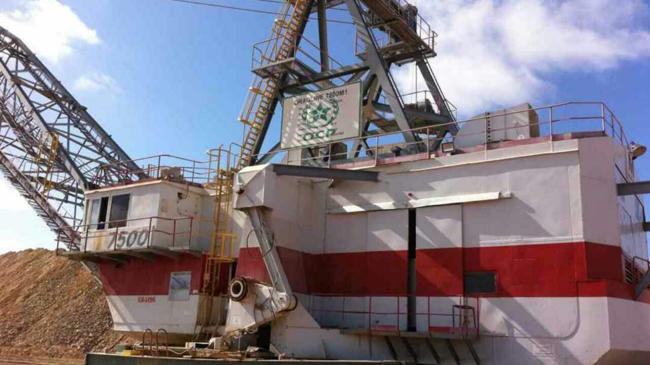 Förderanlage im OCP-Phosphatabbau in Benguerir, Marokko