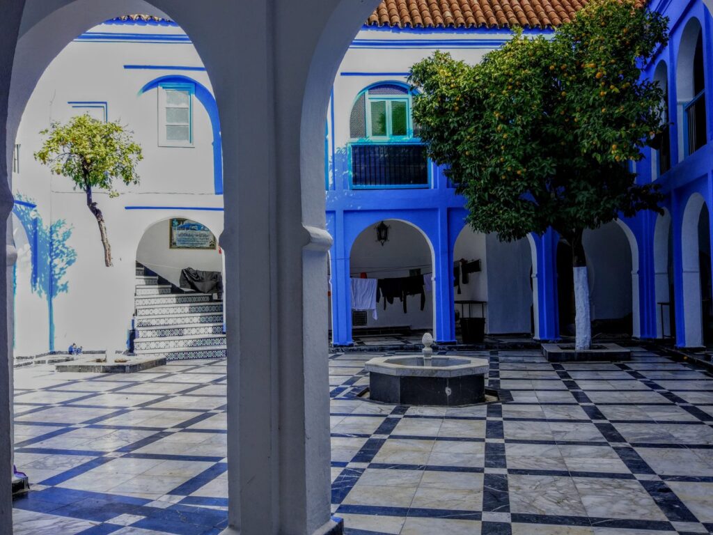 Die blau gestrichene Altstadt von Chefchaouen, eines der beliebtesten Fotomotive für Marokko-Reisende