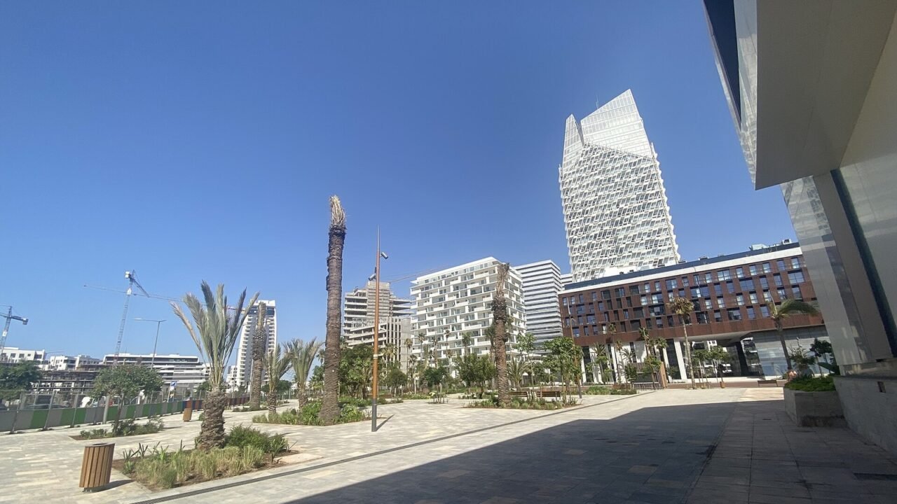 Bürotürme und Grünanlagen im Geschäftsviertel Casablanca Finance City