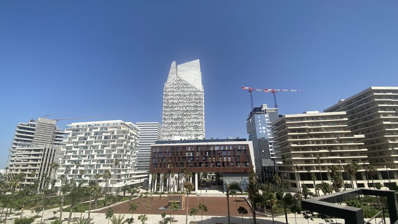 Hochhäuser von Casablanca Finance City mit dem markanten Al-Mada-Turm