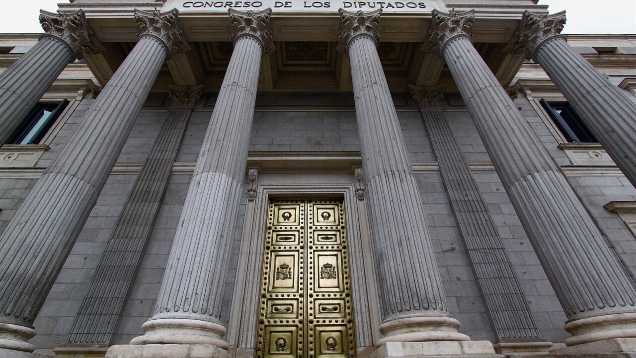 Fassade des Congreso de los Diputados, des spanischen Parlaments in Madrid