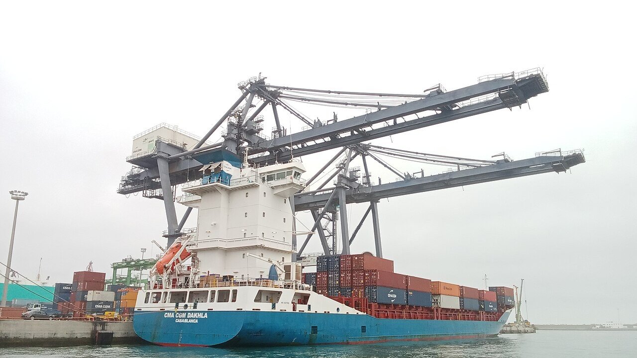 Containerschiff CMA CGM Dakhla wird im Hafen von Casablanca beladen (Symbolbild)