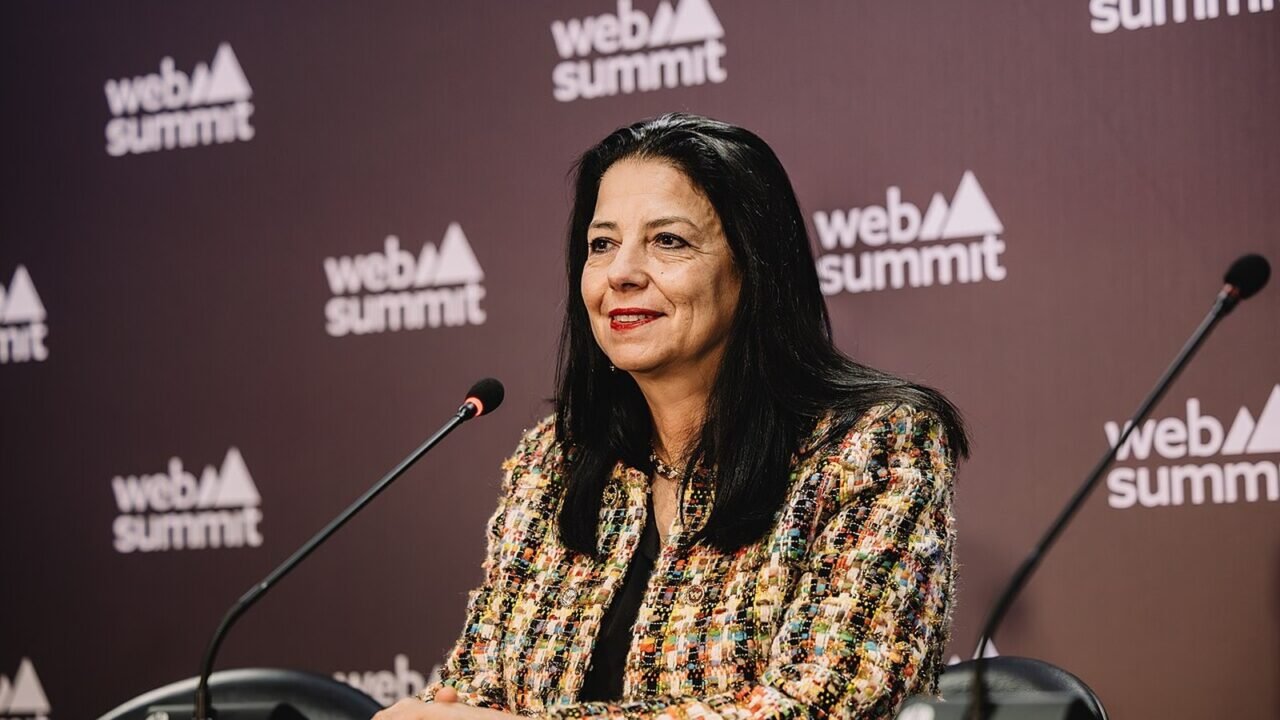 Digitalministerin Amal El Fallah Seghrouchni bei einer Pressekonferenz