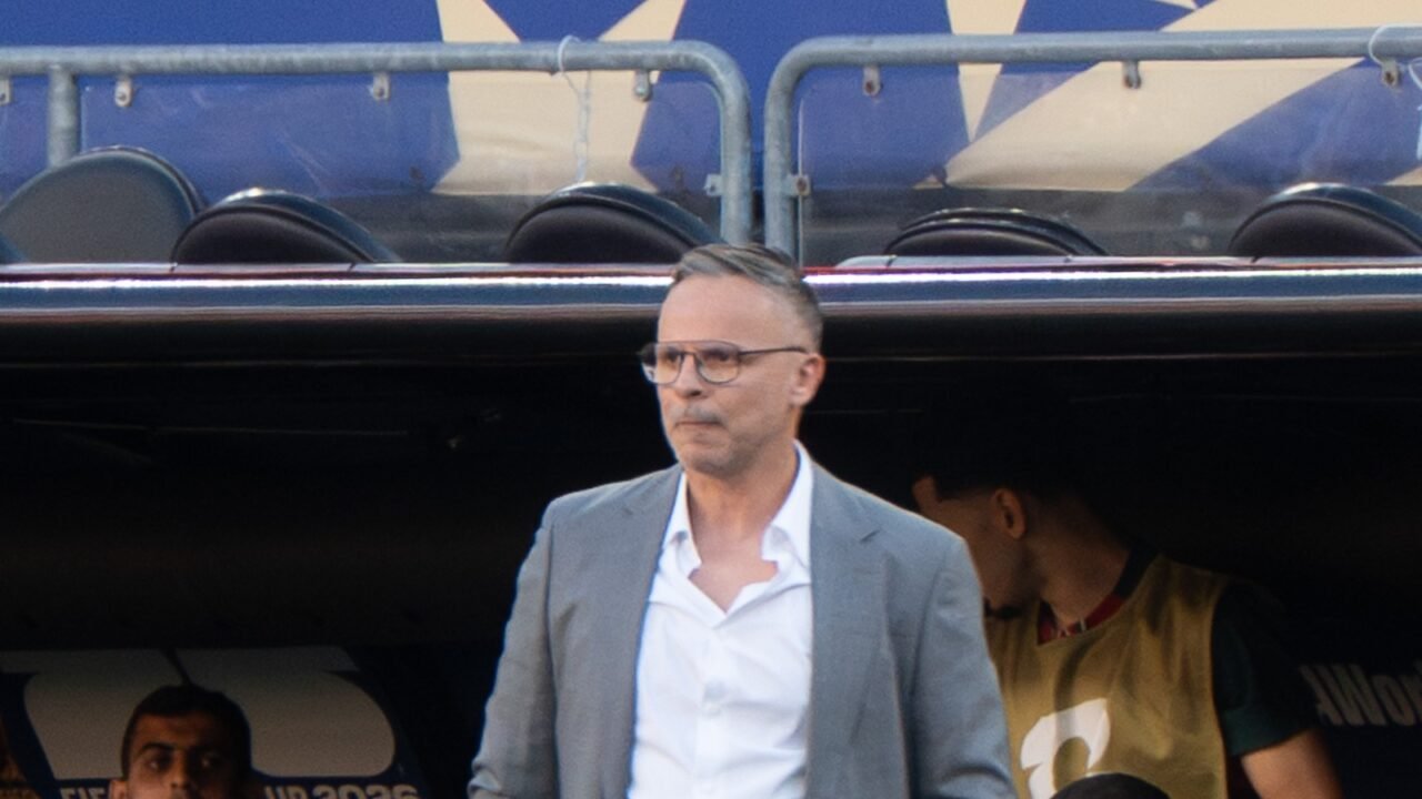 Nationaltrainer Mohamed Ouahbi an der Seitenlinie bei der WM 2026