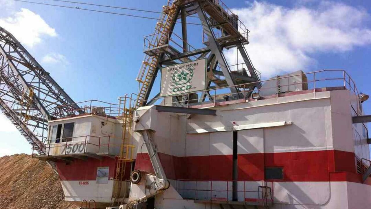 Dragline-Förderbrücke in der OCP-Phosphatmine bei Benguerir, Marokko