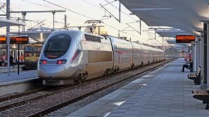 Hochgeschwindigkeitszug Al Boraq der ONCF am Bahnhof Tanger-Ville