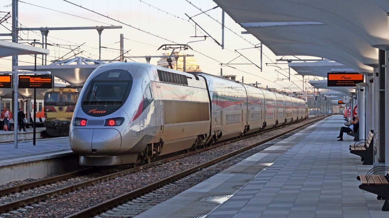 ONCF-Hochgeschwindigkeitszug Al Boraq am Bahnhof Tanger-Ville