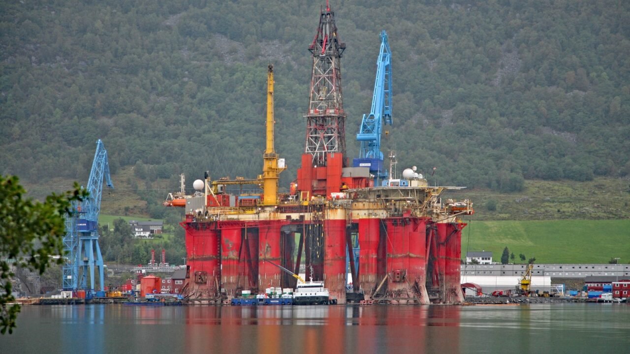 Öl- und Gasbohrplattform in einer Werft (Symbolbild)