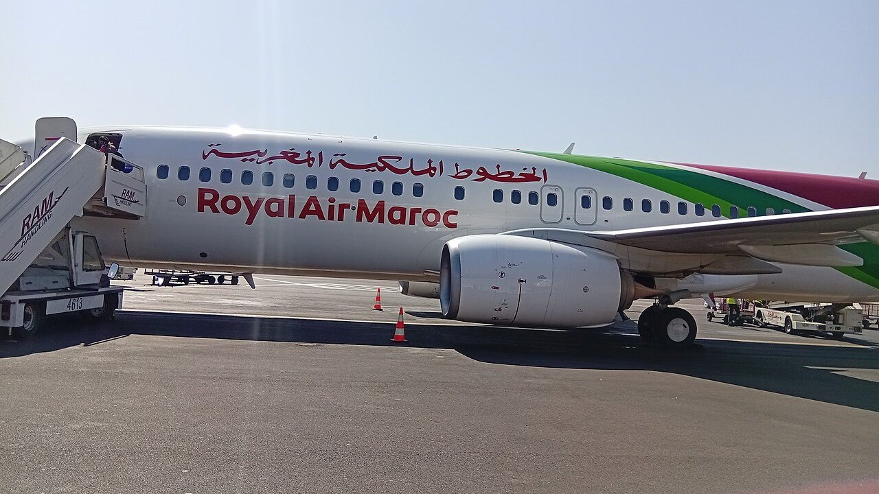 Flugzeug von Royal Air Maroc am Flughafen (Symbolbild)