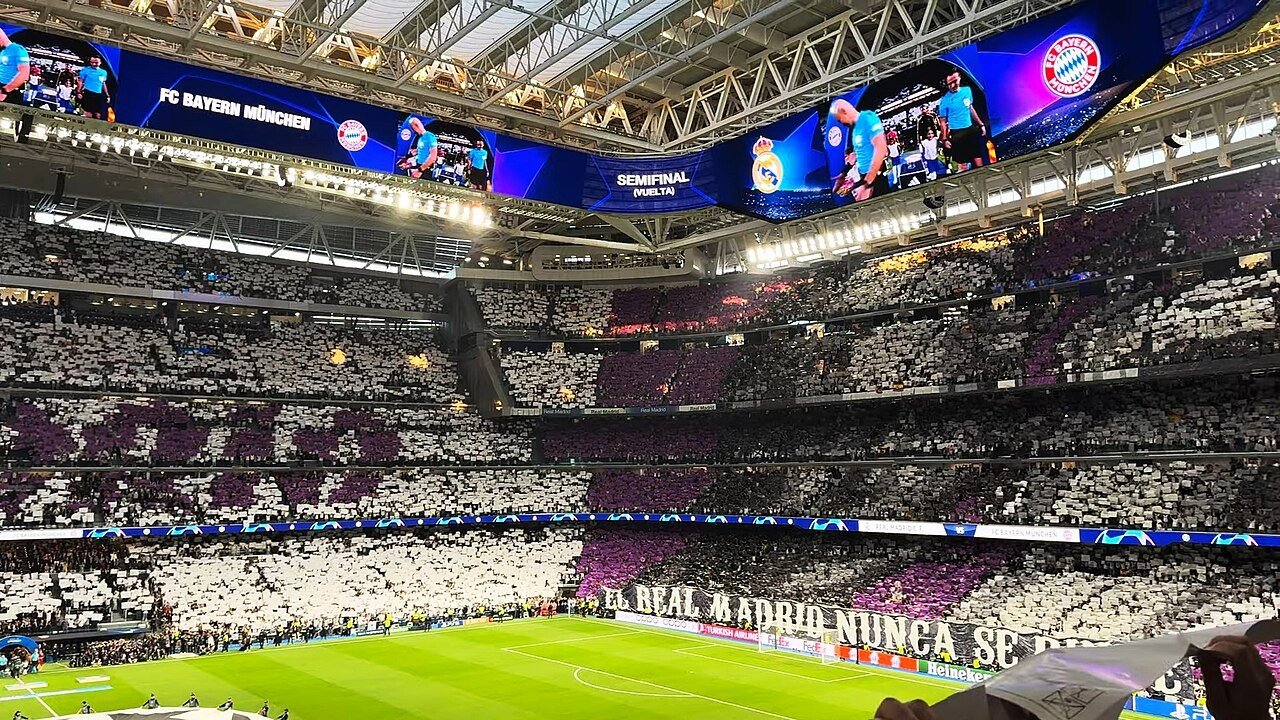 Das Santiago-Bernabéu-Stadion von Real Madrid bei einem Champions-League-Spiel