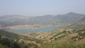 Der Stausee Al Wahda im Sebou-Becken, einer der zwölf für schwimmende Solaranlagen geprüften Staudämme
