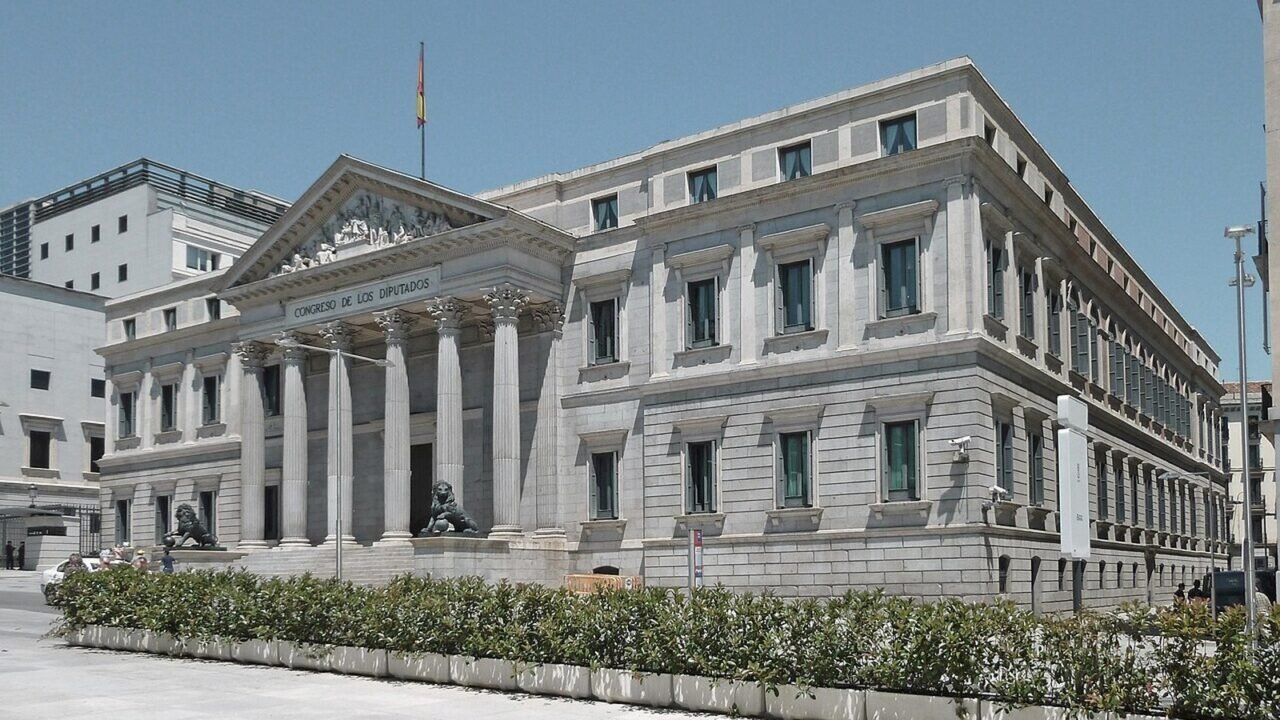 Fassade des Congreso de los Diputados, des spanischen Parlaments, in Madrid