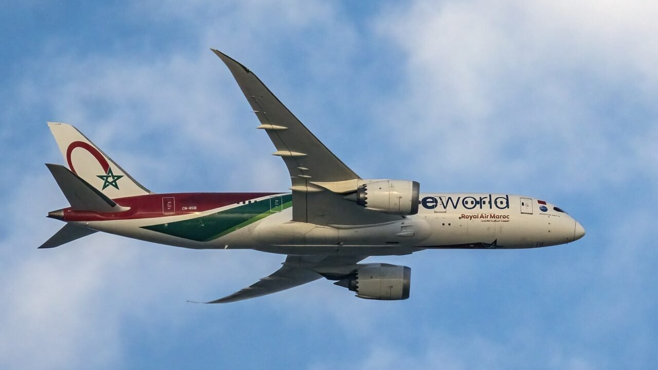 Boeing 787-8 Dreamliner von Royal Air Maroc im Steigflug
